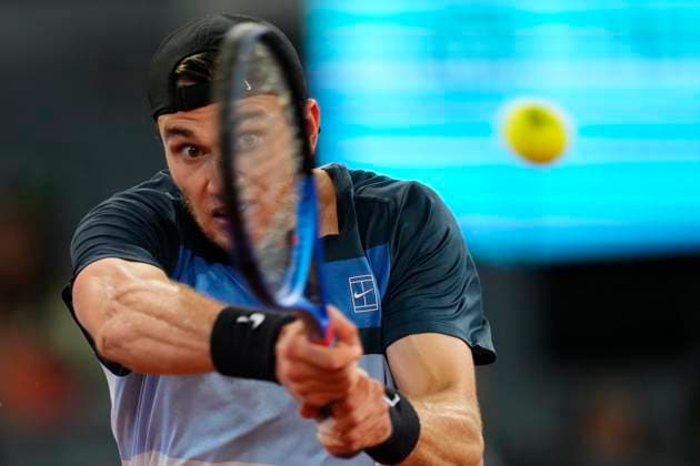 Mutua Madrid Open - Day Eleven Jack Draper in action during the Men s Singles Semi-Final match between Jack Draper of Great Britain and Lorenzo Musetti of Italy on Day Eleven of the Mutua Madrid Open 2025, ATP, Tennis Herren Masters 1000 and WTA, Tennis Damen 1000, tournament celebrates at La Caja Magica on May 02, 2025 in Madrid, Spain. Madrid Spain  Copyright: xJosexBretonx originalFilename:bretonhernandez-mutuamad250502_npclK.jpg