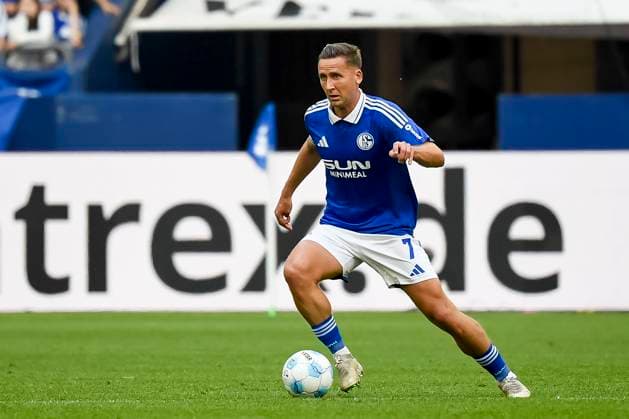 Paul Seguin FC Schalke 04 controls the ball during the 2 Bundesliga match between FC Schalke 04 and SC Paderborn 07, Veltins Arena on 02 May 2025 in Gelsenkirchen, Germany Photo by Max Maiwald DeFodi Images Paul Seguin FC Schalke 04 controls the ball during the Second Bundesliga match between FC Schalke 04 and SC Paderborn 07 at Veltins Arena on May 2, 2025 in Gelsenkirchen Germany Photo by Max Maiwald DeFodi Images DFL regulations prohibit any use of photographs as image sequences and or quasi video Photo by Max Maiwald DeFodi Images