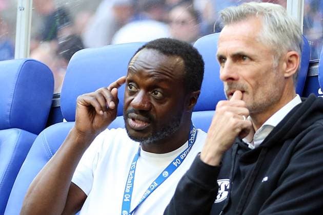 02 05 2025, xrekx, Soccer 2 Bundesliga, FC Schalke 04 SC Paderborn 07 v l Ben Manga Director Professional Soccer and Scout FC Schalke 04 Kees van Wonderen Coach FC Schalke 04 DFL DFB REGULATIONS PROHIBIT ANY USE OF PHOTOGRAPHS as IMAGE SEQUENCES and or QUASI VIDEO Gelsenkirchen