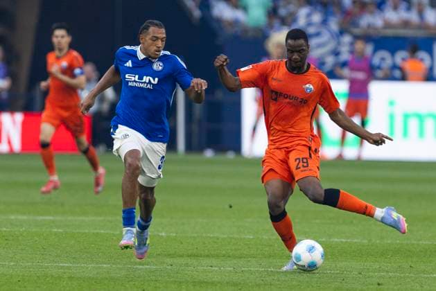 2 Soccer Bundesliga, FC Schalke 04 SC Paderborn 02 05 2025 Ilyas Ansah SC Paderborn, 29 , Anton Donkor FC Schalke 04, 30 2 Soccer Bundesliga, FC Schalke 04 SC Paderborn, 32 Matchday, on 02 05 2025, Veltins Arena, Gelsenkirchen DFL regulations prohibit any use of photographs as image sequences and or quasi video Copyright: xBEAUTIFULxSPORTS Meuselx