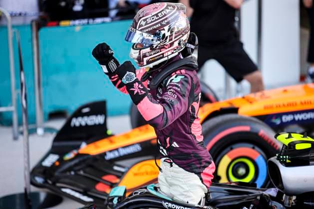 F1 - MIAMI GRAND PRIX 2025 KIMI ANTONELLI Andrea (ita), Mercedes AMG F1 Team W16, portrait celebration pole position during the Formula 1 Crypto.com Miami Grand Prix 2025, 6th round of the 2025 FIA Formula One World Championship, WM, Weltmeisterschaft from May 2 to 4, 2025 on the Miami International Autodrome, in Miami Gardens, Florida, United States of America - Miami GardensUnited States  Copyright: xXavixBonillax