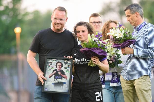 Farewell of Anja Pfluger (21 SGS Essen) after the Google Pixel Frauen Bundesliga match between SGS Essen and SC Freiburg at Stadion an der Hafenstrasse, Essen, Germany. (Sven Beyrich SPP) Copyright: xSvenxBeyrich SPPx spp-en-SvBe-20250502-D4S_0804