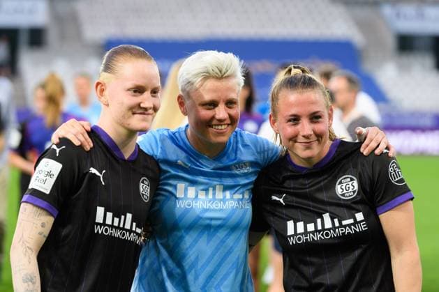 Natasha Kowalski (10 SGS Essen), Goalkeeper Aline Allmann (27 SGS Essen), Ramona Maier (9 SGS Essen) after the Google Pixel Frauen Bundesliga match between SGS Essen and SC Freiburg at Stadion an der Hafenstrasse, Essen, Germany. (Sven Beyrich SPP) Copyright: xSvenxBeyrich SPPx spp-en-SvBe-20250502-ND5_7978