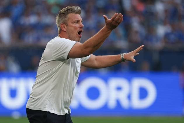 2 Bundesliga FC Schalke 04 SC Paderborn on 02 05 2025 in the Veltins Arena at Schalke Coach Lukas Kwasniok Paderborn gives loud instructions MH