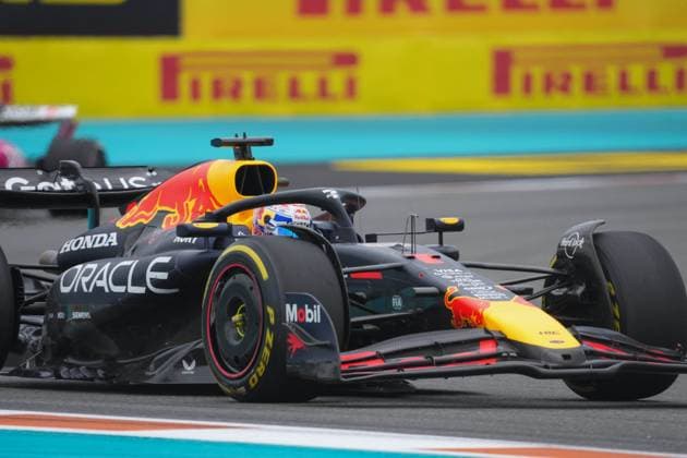 MOTORI - Formula 1 - Crypto.com Miami Grand Prix 2025 - Practice 1 and Sprint Qualifying Max Verstappen (NED) - Oracle Red Bull Racing - Red Bull RB21 - Honda RBPT during Formula 1 Crypto.com Miami Grand Prix 2025 at Miami International Autodrome in Florida, USA, on May 1st-4th. Alessio De Marco Avens-Images.com Miami  Copyright: xIPAxSport ABACAx