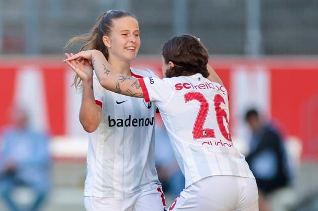 Nia Szenk SC Freiburg and Ally Gudorf SC Freiburg cheer, Google Pixel Frauen Bundesliga, SGS Essen vs SC Freiburg, Stadion an der Hafenstrasse on May 02, 2025 in Essen, Germany Photo by Marco Steinbrenner DeFodi Images Nia Szenk SC Freiburg and Ally Gudorf SC Freiburg cheer, Google Pixel Womens Bundesliga, SGS Essen vs SC Freiburg, Stadion an der Hafenstrasse, May 2, 2025 in Essen, Germany Photo by Marco Steinbrenner DeFodi Images DFB DFL REGULATIONS PROHIBIT ANY USE OF PHOTOGRAPHS AS IMAGE SEQUENCES AND OR QUASI VIDEO