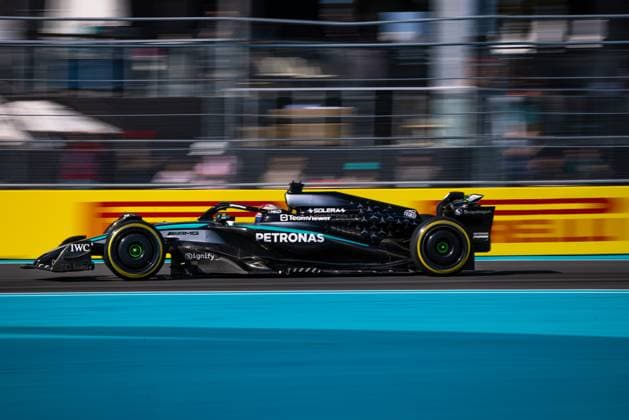 Formula 1 Crypto.com Miami Grand Prix 2025, Joe Pinchin OVERTAKE MAXPPP - Miami 02 05 2025 63 RUSSELL George (gbr), Mercedes AMG Petronas, action during the Formula 1 Crypto.com Miami Grand Prix 2025, the 6th round of the 2025 FIA Formula 1 World Championship, WM, Weltmeisterschaft on the Miami International Autodrome from May 1 to 4, 2025, in Miami, United States Miami United States  Copyright: xOVERTAKE MAXPPPxJoexPinchinx OVT202505031414 OVT202505031414