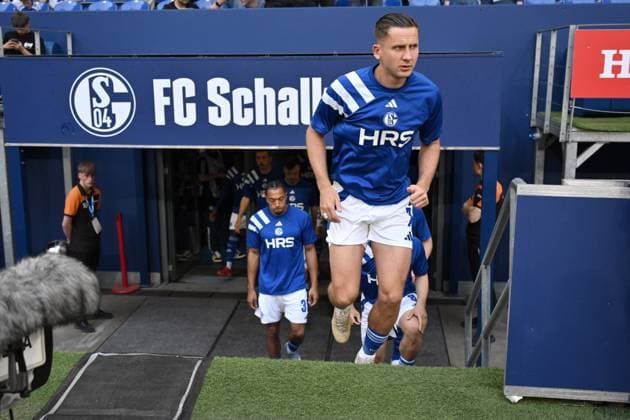 Paul Seguin FC Schalke 04 02 05 2025, Soccer 2 Bundesliga, 32 Matchday, Season 2024 2025 FC Schalke 04 SC Paderborn 0 2 Photo Maik Hölter Team2 DFL regulations prohibit any use of photographs as image sequences and or quasi video Gelsenkirchen Veltins Arena Nordrhein Westfalen Germany Team2