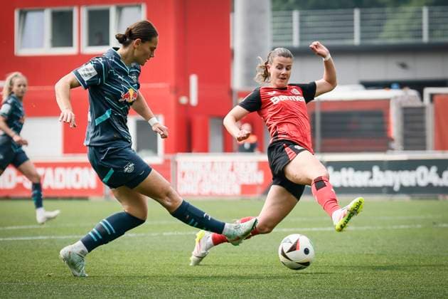 Womens Soccer Bundesliga Bayer 04 Leverkusen RB Leipzig, 03 05 2025 Giovanna Hoffmann RB Leipzig, 7 crosses, Katharina Piljic Bayer 04 Leverkusen, 6 blocks Bayer 04 Leverkusen RB Leipzig on matchday 21 of the Google Pixel Womens Bundesliga on 03 05 2025 at Ulrich Haberland Stadium in Leverkusen North Rhine-Westphalia DFL REGULATIONS PROHIBIT ANY USE OF PHOTOGRAPHS AS IMAGE SEQUENCES AND OR QUASI VIDEO Copyright: xBEAUTIFULxSPORTS AxelxKohringx