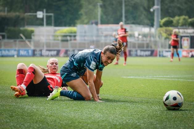 Womens Soccer Bundesliga Bayer 04 Leverkusen RB Leipzig, 03 05 2025 duel between Lara Marti RB Leipzig, 30 and Janou Levels Bayer 04 Leverkusen, 5 Bayer 04 Leverkusen RB Leipzig on matchday 21 of the Google Pixel Womens Bundesliga on 03 05 2025 at Ulrich Haberland Stadium in Leverkusen North Rhine-Westphalia DFL REGULATIONS PROHIBIT ANY USE OF PHOTOGRAPHS AS IMAGE SEQUENCES AND OR QUASI VIDEO Copyright: xBEAUTIFULxSPORTS AxelxKohringx