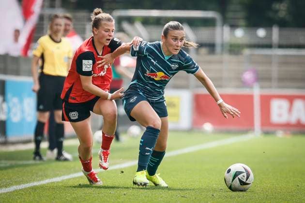 Womens Soccer Bundesliga Bayer 04 Leverkusen RB Leipzig, 03 05 2025 Kristin Kögel Bayer 04 Leverkusen, 11 and Lara Marti RB Leipzig, 30 in a duel on the sideline Bayer 04 Leverkusen RB Leipzig on matchday 21 of the Google Pixel Womens Bundesliga on 03 05 2025 at Ulrich Haberland Stadium in Leverkusen North Rhine-Westphalia DFL REGULATIONS PROHIBIT ANY USE OF PHOTOGRAPHS AS IMAGE SEQUENCES AND OR QUASI VIDEO Copyright: xBEAUTIFULxSPORTS AxelxKohringx