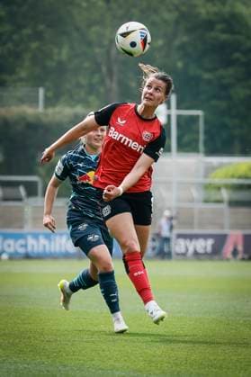 Womens Soccer Bundesliga Bayer 04 Leverkusen RB Leipzig, 03 05 2025 Katharina Piljic Bayer 04 Leverkusen, 6 at header Bayer 04 Leverkusen RB Leipzig on matchday 21 of the Google Pixel Womens Bundesliga on 03 05 2025 at Ulrich Haberland Stadium in Leverkusen North Rhine-Westphalia DFL REGULATIONS PROHIBIT ANY USE OF PHOTOGRAPHS AS IMAGE SEQUENCES AND OR QUASI VIDEO Copyright: xBEAUTIFULxSPORTS AxelxKohringx