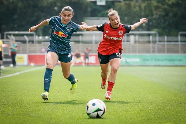 Womens Soccer Bundesliga Bayer 04 Leverkusen RB Leipzig, 03 05 2025 Lara Marti RB Leipzig, 30 and Kristin Kögel Bayer 04 Leverkusen, 11 have a duel Bayer 04 Leverkusen RB Leipzig on matchday 21 of the Google Pixel Womens Bundesliga on 03 05 2025 at Ulrich Haberland Stadion in Leverkusen Nordrhein Westfalen DFL REGULATIONS PROHIBIT ANY USE OF PHOTOGRAPHS AS IMAGE SEQUENCES AND OR QUASI VIDEO Copyright: xBEAUTIFULxSPORTS AxelxKohringx