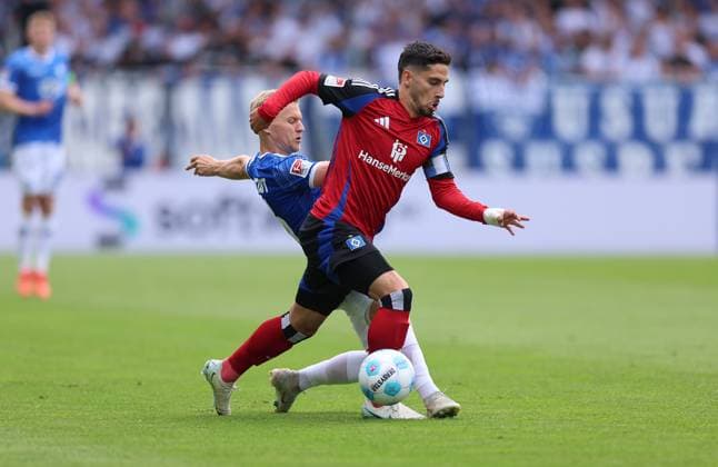 03 05 2025, xdcx, Soccer 2 Bundesliga, SV Darmstadt 98 Hamburger SV, emonline, emspor, despor, v l , Andreas Müller SV Darmstadt 98 , Ludovit Reis Hamburger SV DFL DFB REGULATIONS PROHIBIT ANY USE OF PHOTOGRAPHS AS IMAGE SEQUENCES AND OR QUASI VIDEO Copyright: HMBxMedia Claus
