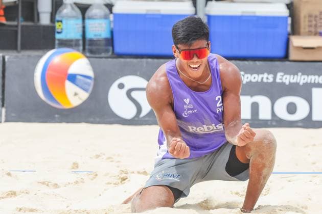 (250503) -- LAGUNA PROVINCE, May 3, 2025 -- Rancel Varga of the Philippines celebrates after scoring a point during the men s pool D match between James Buytrago Rancel Varga of the Philippines and Domonkos Doczi Bence Attila Streli of Hungary at the Volleyball World Beach Pro Tour Futures in Laguna Province, the Philippines, May 3, 2025. ) (SP)PHILIPPINES-LAGUNA PROVINCE Beach volleyball, Beachvolleyball WORLD BEACH PRO TOUR FUTURES RouellexUmali 