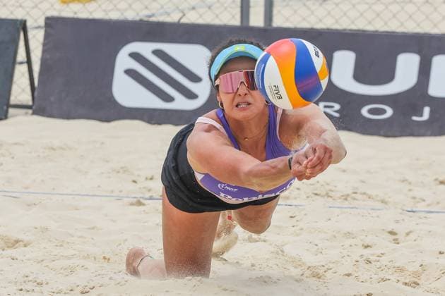 (250503) -- LAGUNA PROVINCE, May 3, 2025 -- Melissa Powell of the United States competes during the women s round of 12 match between Melissa Powell Lindsey Calvin of the United States and Monika Mamaja Alise Aleksane of Latvia at the Volleyball World Beach Pro Tour Futures in Laguna Province, the Philippines, May 3, 2025. ) (SP)PHILIPPINES-LAGUNA PROVINCE Beach volleyball, Beachvolleyball WORLD BEACH PRO TOUR FUTURES RouellexUmali 