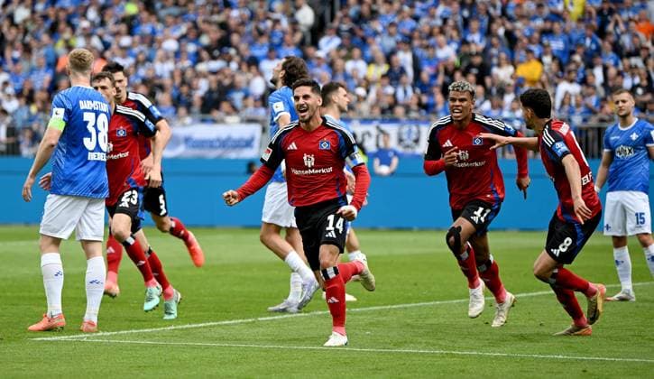 03 05 2025, xfux, Fußball 2 Bundesliga, SV Darmstadt 98 Hamburger SV, v l Torschuetze Torschütze Ludovit Reis Hamburger SV Torjubel, Jubel, Goal celebration, celebrate the goal zum 0 1 jubelnd bejubelt jubeln jubeln Jubel und Spieler vom Hamburger SV HSV DFL DFB REGULATIONS PROHIBIT ANY USE OF PHOTOGRAPHS as IMAGE SEQUENCES and or QUASI VIDEO Licensing of this image to and or by SV Darmstadt 1898 e V and subsidiaries is not permitted No release of or sale to SV Darmstadt 1898 e V Darmstadt
