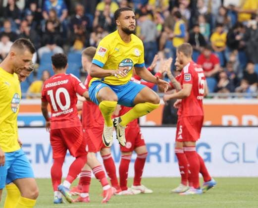 Eintracht BS vs Fortuna Düsseldorf Braunschweig, 03 05 2025, Soccer, Season 24 25, 2 Bundesliga, 32 Matchday, Eintracht Braunschweig vs Fortuna Düsseldorf, Picture shows Leon Bell Bell BTSV, 19 Braunschweig