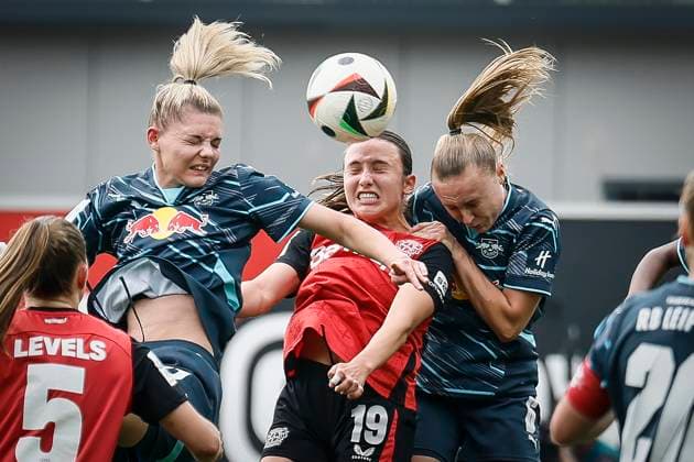 Womens Football Bundesliga Bayer 04 Leverkusen RB Leipzig, 03 05 2025 Header duel with Julia Landenberger RB Leipzig, 21 , Loreen Bender Bayer 04 Leverkusen, Lou Ann Joly RB Leipzig, 6 19 Bayer 04 Leverkusen RB Leipzig on matchday 21 of the Google Pixel Womens Bundesliga on 03 05 2025 at the Ulrich Haberland Stadium in Leverkusen North Rhine-Westphalia DFL REGULATIONS PROHIBIT ANY USE OF PHOTOGRAPHS AS IMAGE SEQUENCES AND OR QUASI VIDEO Copyright: xBEAUTIFULxSPORTS AxelxKohringx