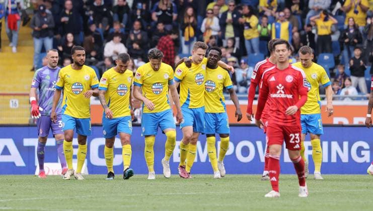 Eintracht BS vs Fortuna Düsseldorf Braunschweig, 03 05 2025, Soccer, Season 24 25, 2 Bundesliga, 32 Matchday, Eintracht Braunschweig vs Fortuna Düsseldorf, Picture shows jubilation over the goal to 1 0 for Eintracht by Paul Jaeckel BTSV, 3 Braunschweig