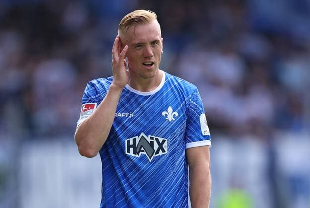 03 05 2025, xdcx, Fußball 2 Bundesliga, SV Darmstadt 98 Hamburger SV, emonline, emspor, despor, v l , Isac Lidberg SV Darmstadt 98 enttaeuscht, enttaeuscht Blickend, dissapointed, traurig, frustiert, frustiert, gefrustet DFL DFB REGULATIONS PROHIBIT ANY USE OF PHOTOGRAPHS AS IMAGE SEQUENCES AND OR QUASI VIDEO Copyright: HMBxMedia Claus