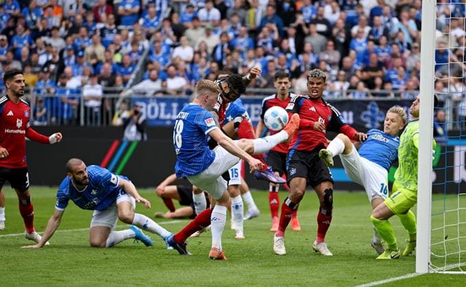 03 05 2025, xfux, Soccer 2 Bundesliga, SV Darmstadt 98 Hamburger SV, f l Philipp Förster Foerster SV Darmstadt 98 , Davie Selke Hamburger SV , Daniel Heuer Fernandes Hamburger SV , Andreas Mueller Müller SV Darmstadt 98 , Marcel Schuhen SV Darmstadt 98 DFL DFB REGULATIONS PROHIBIT ANY USE OF PHOTOGRAPHS as IMAGE SEQUENCES and or QUASI VIDEO Licensing of this image to and or by SV Darmstadt 1898 e V and subsidiaries is not permitted No release of or sale to SV Darmstadt 1898 e V Darmstadt