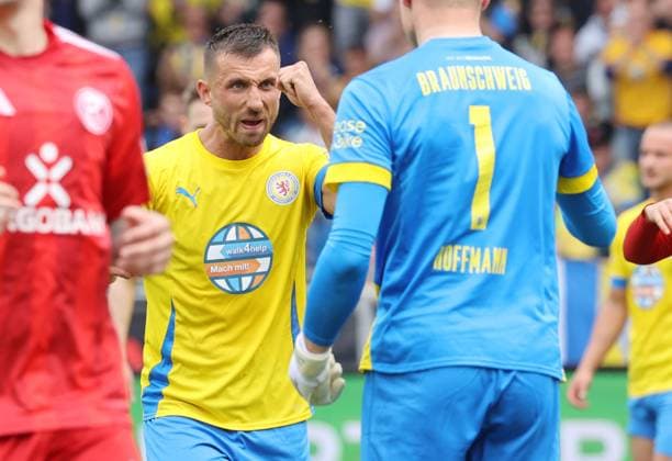 Eintracht BS vs Fortuna Düsseldorf Braunschweig, 03 05 2025, Soccer, Season 24 25, 2 Bundesliga, 32 Matchday, Eintracht Braunschweig vs Fortuna Düsseldorf, Picture shows Robin Krauße BTSV, 39 Braunschweig
