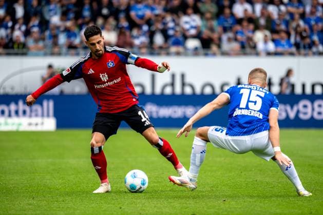 2 Bundesliga SV Darmstadt 98 Hamburger SV 03 05 2025 Ludovit Reis Hamburger SV, 14 and Fabian Nürnberger SV Darmstadt 98, 15 duel 2 Bundesliga SV Darmstadt 98 Hamburger SV, 03 05 2025 at Merck Stadion, Darmstadt DFL REGULATIONS PROHIBIT ANY USE OF PHOTOGRAPHS AS IMAGE SEQUENCES AND OR QUASI VIDEO Copyright: xBEAUTIFULxSPORTS Gelhardtx