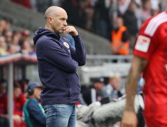 Eintracht BS vs Fortuna Düsseldorf Braunschweig, 03 05 2025, Football, Season 24 25, 2 Bundesliga, 32 Matchday, Eintracht Braunschweig vs Fortuna Düsseldorf, Picture shows Eintracht Coach Daniel Scherning Braunschweig