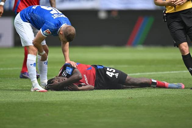 Soccer I Men I Season 2024 2025 I 2 Bundesliga I 32 Matchday I SV Darmstadt 98 Hamburger SV I 03 05 2025 Fabio Balde 45, Hamburger SV is injured on the ground Darmstadt Böllenfalltor Hesse Germany Copyright: xLobeca MaraxWolfx