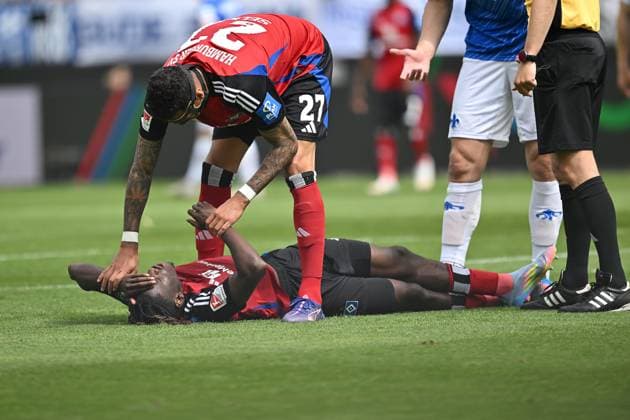 Soccer I Men I Season 2024 2025 I 2 Bundesliga I 32 Matchday I SV Darmstadt 98 Hamburger SV I 03 05 2025 Fabio Balde 45, Hamburger SV is injured on the ground Darmstadt Böllenfalltor Hesse Germany Copyright: xLobeca MaraxWolfx