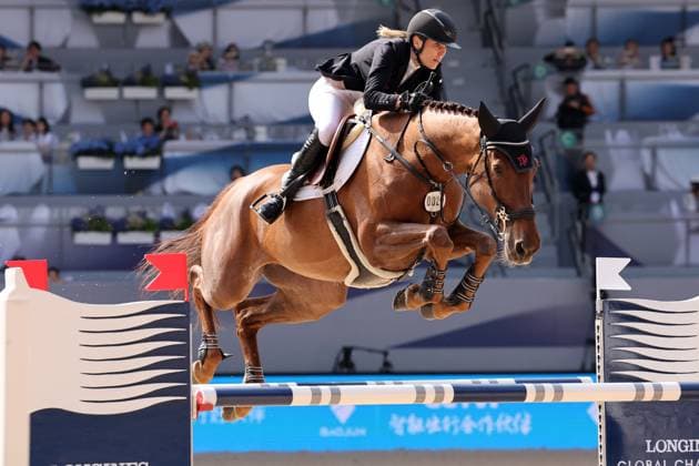 Bilder des Jahres 2025, Sport 05 Mai Sport Themen der Woche KW18 Sport Bilder des Tages SHANGHAI, CHINA - MAY 03: Janne Friederike Meyer-Zimmermann of Germany competes in the 2025 Shanghai Longines Global Champions Tour at the Shanghai Juss International Equestrian Center on May 3, 2025 in Shanghai, China. The event will be held from May 2 to 4, and audiences from around the world will gather in Shanghai to experience a vibrant equestrian carnival that blends sports, culture, business, tourism and exhibitions.  Copyright: xChinaxNewsxServicex 111565121362