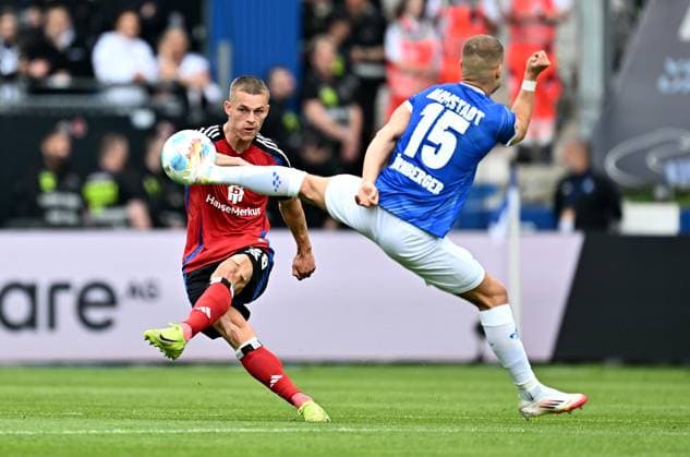 03 05 2025, xfux, Fussball 2 Bundesliga, SV Darmstadt 98 Hamburger SV, v l Miro Muheim Hamburger SV , Fabian Nürnberger Nuernberger SV Darmstadt 98 DFL DFB REGULATIONS PROHIBIT ANY USE OF PHOTOGRAPHS as IMAGE SEQUENCES and or QUASI VIDEO Licensing of this image to and or by SV Darmstadt 1898 e V and subsidiaries is not permitted No release of or sale to SV Darmstadt 1898 e V Darmstadt