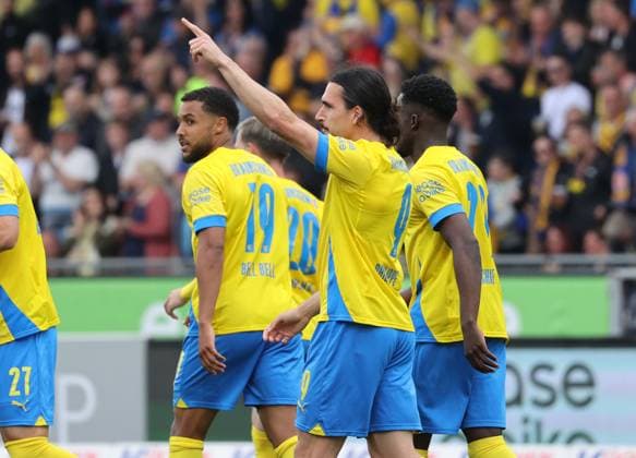 Eintracht BS vs Fortuna Düsseldorf Braunschweig, 03 05 2025, Soccer, Season 24 25, 2 Bundesliga, Matchday 32, Eintracht Braunschweig vs Fortuna Düsseldorf, Picture shows jubilation about the goal to 2 1 for Eintracht by Rayan Philippe BTSV, 9 Braunschweig