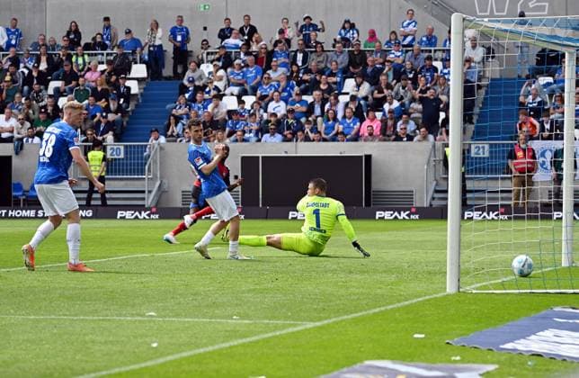 03 05 2025, xjhx, Fussball 2 Bundesliga, SV Darmstadt 98 Hamburger SV v l William Mickelbrencis Hamburger SV , celebrate the goal, Der Torjubel zum 0 3 abseitstor DFL DFB REGULATIONS PROHIBIT ANY USE OF PHOTOGRAPHS as IMAGE SEQUENCES and or QUASI VIDEO Darmstadt