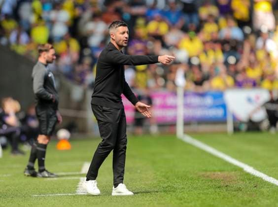 3rd May 2025; Swansea.com Stadium, Swansea, Wales; EFL Championship Football, Swansea City versus Oxford United; Alan Sheehan manager of Swansea City gestures to his players  ActionPlus12781212 PaulxJenkins