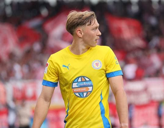 Eintracht BS vs Fortuna Düsseldorf Braunschweig, 03 05 2025, Football, Season 24 25, 2 Bundesliga, 32 Matchday, Eintracht Braunschweig vs Fortuna Düsseldorf, Picture shows Julian Baas BTSV, 16 Braunschweig