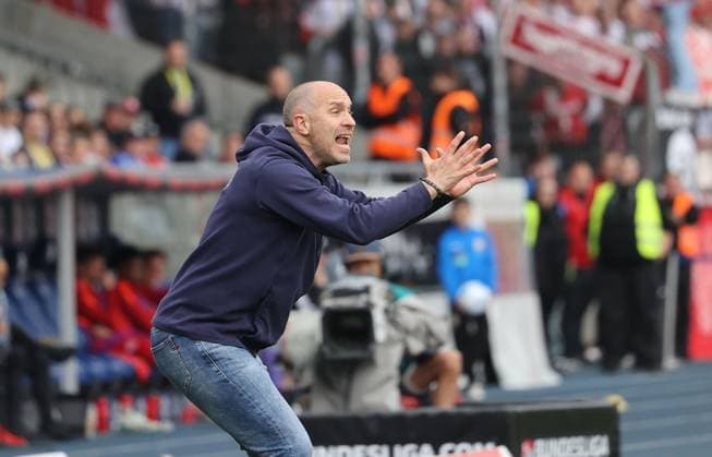 Eintracht BS vs Fortuna Düsseldorf Braunschweig, 03 05 2025, Football, Season 24 25, 2 Bundesliga, 32 Matchday, Eintracht Braunschweig vs Fortuna Düsseldorf, Picture shows Eintracht Coach Daniel Scherning Braunschweig