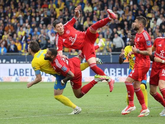 Eintracht BS vs Fortuna Düsseldorf Braunschweig, 03 05 2025, Soccer, Season 24 25, 2 Bundesliga, 32 Matchday, Eintracht Braunschweig vs Fortuna Düsseldorf, Picture shows Dawid Kownacki FD, 24 Braunschweig