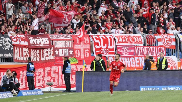 Eintracht BS vs Fortuna Düsseldorf Braunschweig, 03 05 2025, Soccer, Season 24 25, 2 Bundesliga, Matchday 32, Eintracht Braunschweig vs Fortuna Düsseldorf, Picture shows Düsseldorf celebrating the goal for 2 2 by Matthias Zimmermann FD, 25 Braunschweig