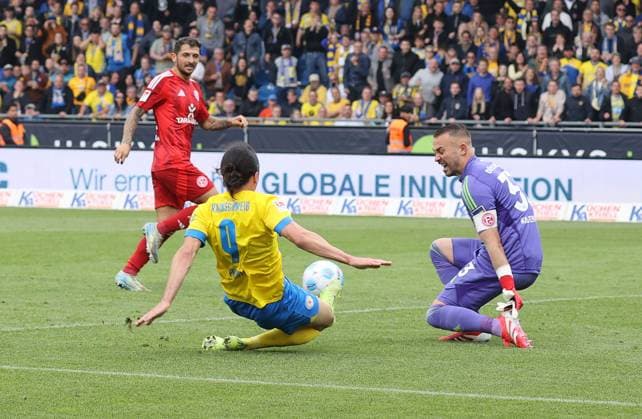 Eintracht BS vs Fortuna Düsseldorf Braunschweig, 03 05 2025, Soccer, Season 24 25, 2 Bundesliga, 32 Matchday, Eintracht Braunschweig vs Fortuna Düsseldorf, Picture shows Rayan Philippe BTSV, 9 Braunschweig