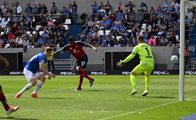 03 05 2025, xjhx, Soccer 2 Bundesliga, SV Darmstadt 98 Hamburger SV v l Davie Selke Hamburger SV , Marcel Schuhen SV Darmstadt 98 Goal scored, scored the goal to 0 3 DFL DFB REGULATIONS PROHIBIT ANY USE OF PHOTOGRAPHS as IMAGE SEQUENCES and or QUASI VIDEO Darmstadt