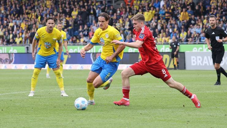 Eintracht BS vs Fortuna Düsseldorf Braunschweig, 03 05 2025, Football, Season 24 25, 2 Bundesliga, 32 Matchday, Eintracht Braunschweig vs Fortuna Düsseldorf, Picture shows Levente Szabo BTSV, 11 Braunschweig