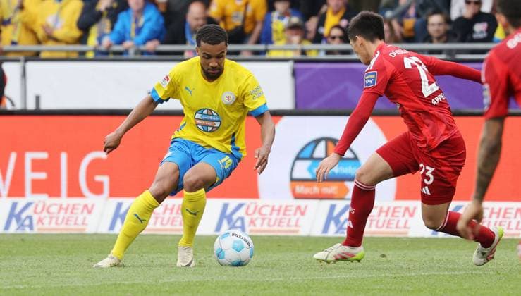 Eintracht BS vs Fortuna Düsseldorf Braunschweig, 03 05 2025, Soccer, Season 24 25, 2 Bundesliga, 32 Matchday, Eintracht Braunschweig vs Fortuna Düsseldorf, Picture shows Leon Bell Bell BTSV, 19 Braunschweig