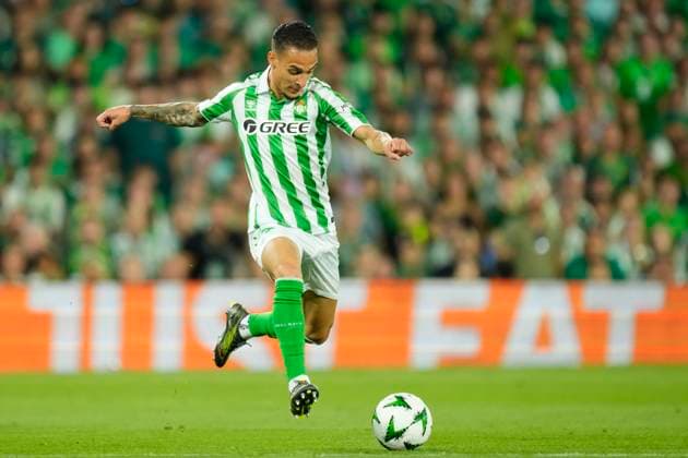 Real Betis Balompie v ACF Fiorentina - UEFA Conference League 2024 25 Semi Final First Leg Antony right winger of Betis and Brazil during the UEFA Conference League 2024 25 Semi Final First Leg match between Real Betis Balompie and ACF Fiorentina at Estadio Benito Villamarin on May 1, 2025 in Seville, Spain. Seville Spain  Copyright: xJosexBretonx originalFilename:bretonhernandez-realbeti250501_npC1d.jpg