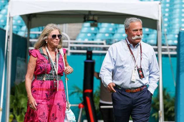 CEO Formula 1, Chase Carey with wife, Grand Prix of Miami, Motorsport, Men, Formula 1, Sprint, 03 05 2025 Miami Florida USA Copyright: xkolbert-press ChristianxKolbertx