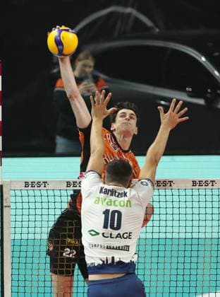 Jake Hanes in attack, Lorenz Karlitzek duel Game scene Action Sport Volleyball Bundesliga Mens Play Off Final 3 Game Season 2024 2025 03 05 2025 BR Volleys Berlin BRV vs SVG Lüneburg
