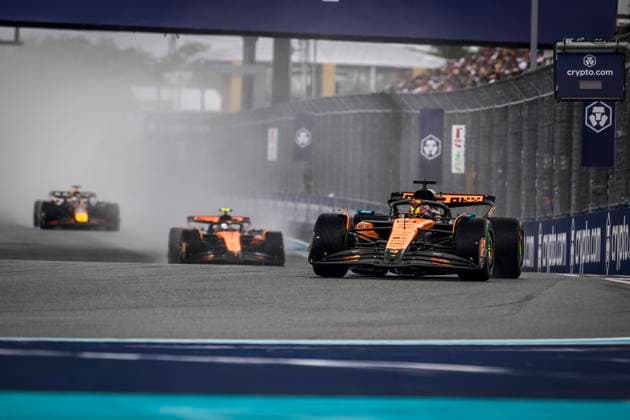 F1 - MIAMI GRAND PRIX 2025 81 PIASTRI Oscar (aus), McLaren F1 Team MCL39, action during the Formula 1 Crypto.com Miami Grand Prix 2025, 6th round of the 2025 FIA Formula One World Championship, WM, Weltmeisterschaft from May 2 to 4, 2025 on the Miami International Autodrome, in Miami Gardens, Florida, United States of America - Miami GardensUnited States  Copyright: xCharlyxLopezx