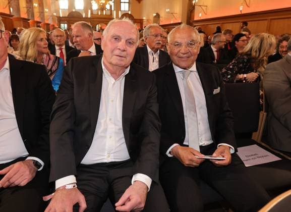 03.05.2025 - Fussball - Saison 2024 2025 - Festakt Festabend im Rathaus - Historischer Saal - der Stadt Nürnberg zum 125 jährigen Jubiläum ( 125 Jahre FCN ) des 1. FC Nürnberg - Der Club feiert 125. Geburtstag - Sportfoto Zink DaMa - xdaxmax - Uli Hoeneß und Felix Magath zu Gast *** 03 05 2025 Football season 2024 2025 Festive evening in the town hall Historic hall of the city of Nuremberg for the 125th anniversary 125 years of FCN of 1 FC Nuremberg The club celebrates its 125th birthday Sportfoto Zink DaMa xdaxmax Uli Hoeneß and Felix Magath as guests
