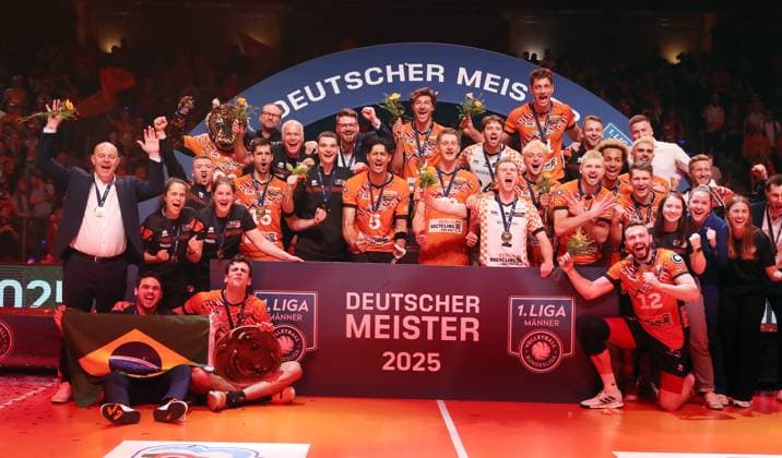 Berlin Recycling Volleys team are German champions Jubel Emotion Freude Sport Volleyball Bundesliga Herren Play Off Finale 3 Spiel Saison 2024 2025 03 05 2025 BR Volleys Berlin BRV vs SVG Lüneburg